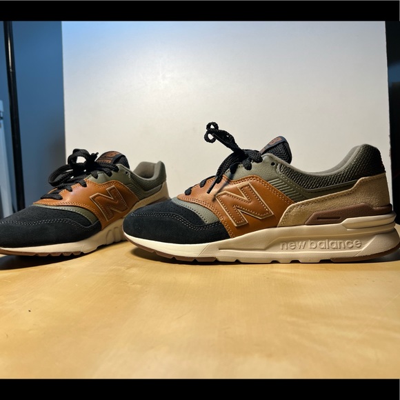 SOLD!! New Balance (brand new) - Picture 4 of 4